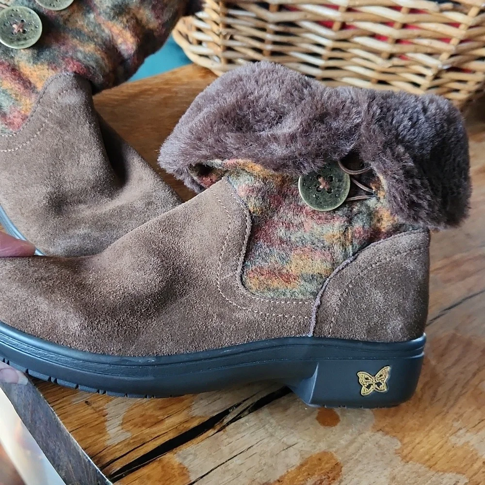 Alegria Nanook Pecan Fuzzy‎ Boots Size 36 (US 6-6.5) Brown Wooly Faux Fur Lined